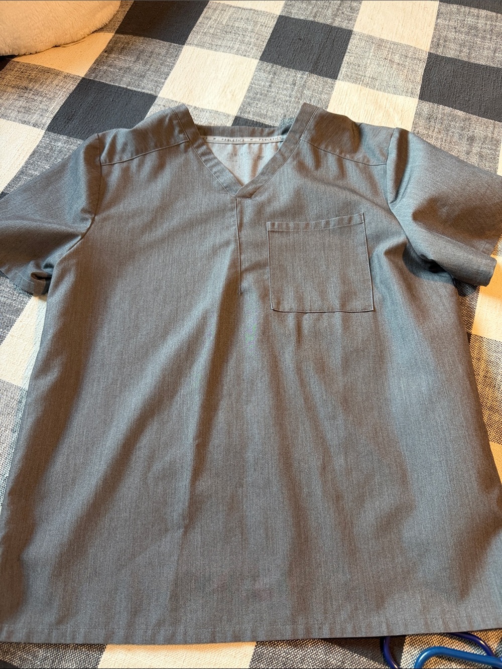 Fabletics Men's Gray V-Neck Short Sleeve Pocket scrub